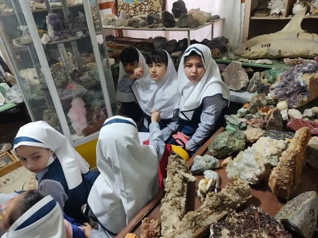 بازدید از تالار سنگ